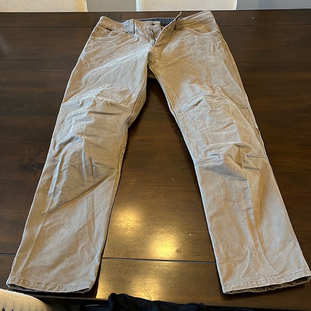 Kuhl Pants, 32x32, brown, in good condition only wore a couple times.